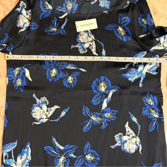 NWT Banana Republic Size Small Floral Blouse Navy Iris Print - Picture 8 of 12